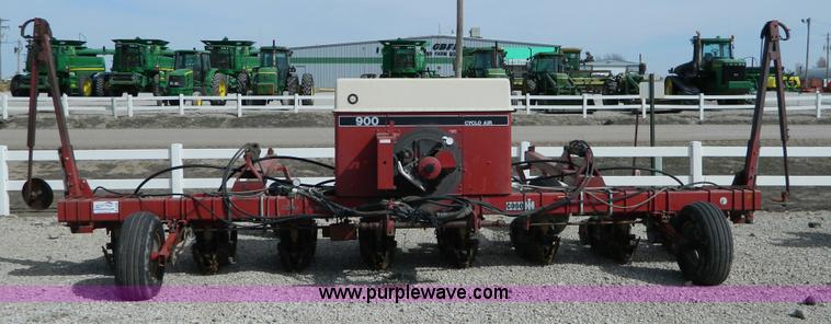 image for item D8886 Case IH 900 Cyclo Air 8 row planter