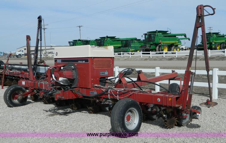 image for item D8886 Case IH 900 Cyclo Air 8 row planter