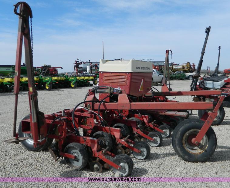image for item D8886 Case IH 900 Cyclo Air 8 row planter