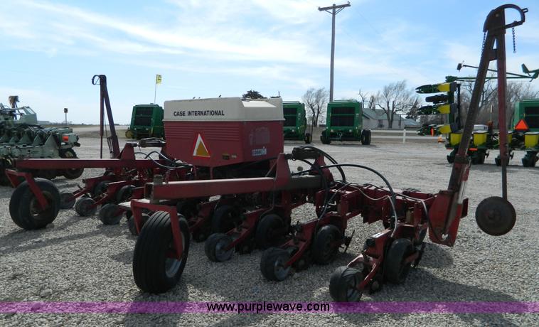 image for item D8886 Case IH 900 Cyclo Air 8 row planter