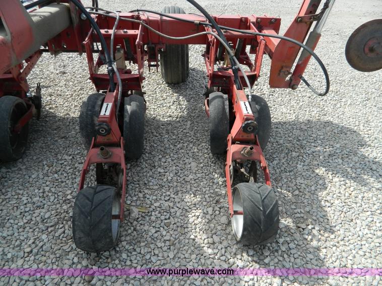 image for item D8886 Case IH 900 Cyclo Air 8 row planter