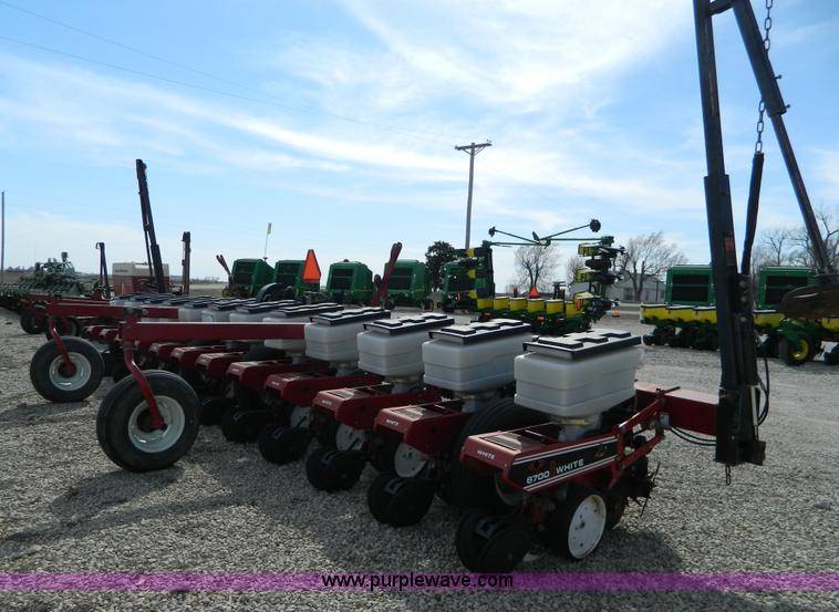 image for item D8887 AGCO White 6700 12 row planter