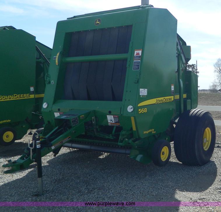 image for item D8888 John Deere 568 round baler