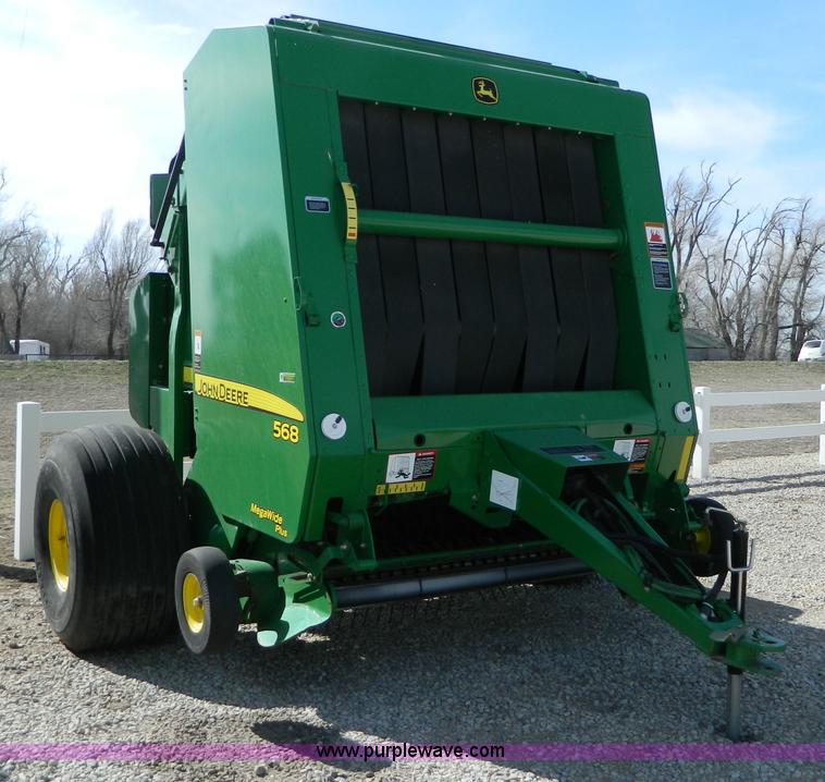 image for item D8888 John Deere 568 round baler