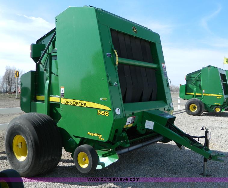 image for item D8888 John Deere 568 round baler