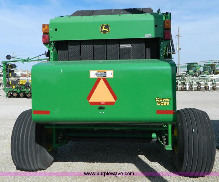 image for item D8888 John Deere 568 round baler