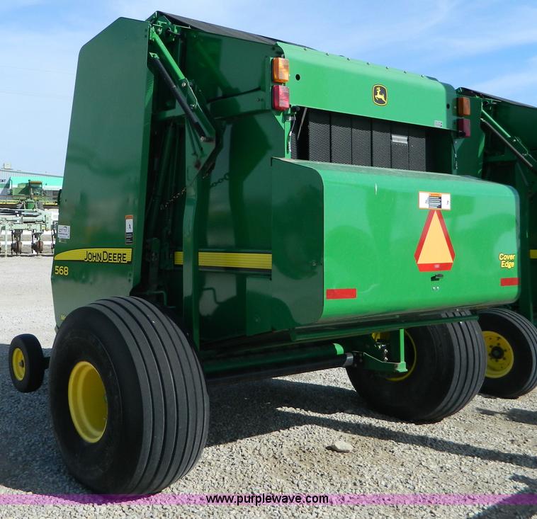 image for item D8888 John Deere 568 round baler