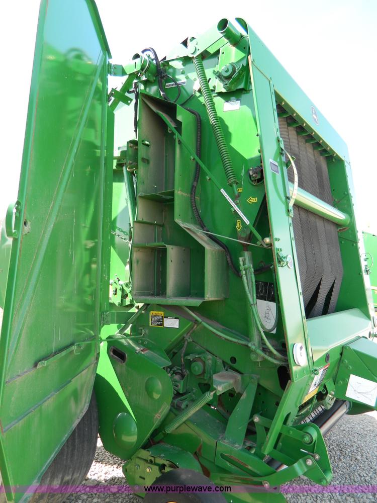 image for item D8888 John Deere 568 round baler