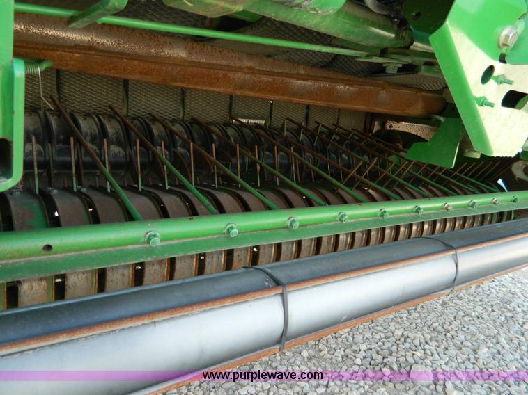 image for item D8888 John Deere 568 round baler