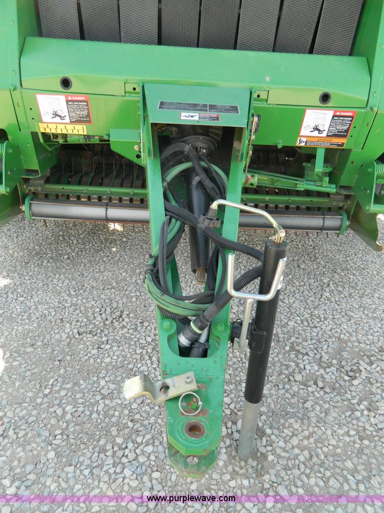 image for item D8888 John Deere 568 round baler
