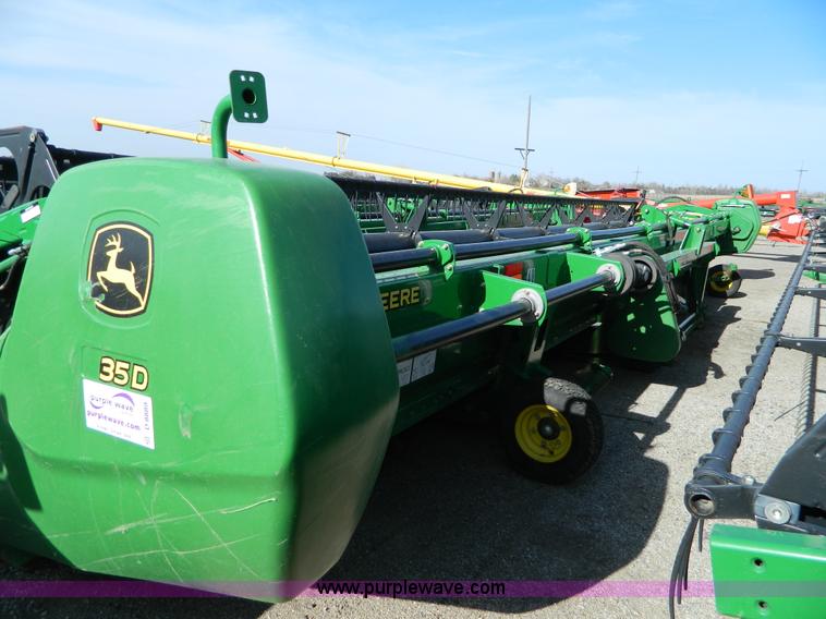 image for item D8889 2009 John Deere 635D draper header