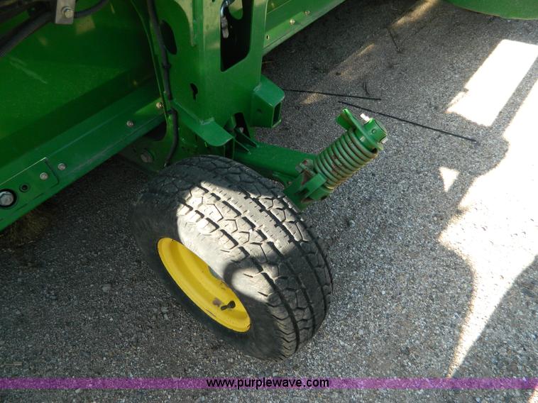 image for item D8889 2009 John Deere 635D draper header