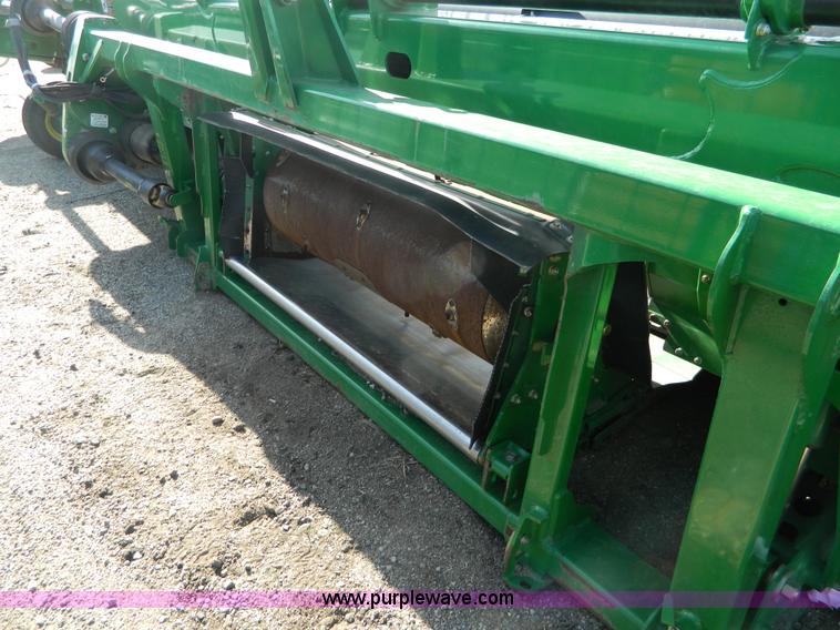 image for item D8889 2009 John Deere 635D draper header
