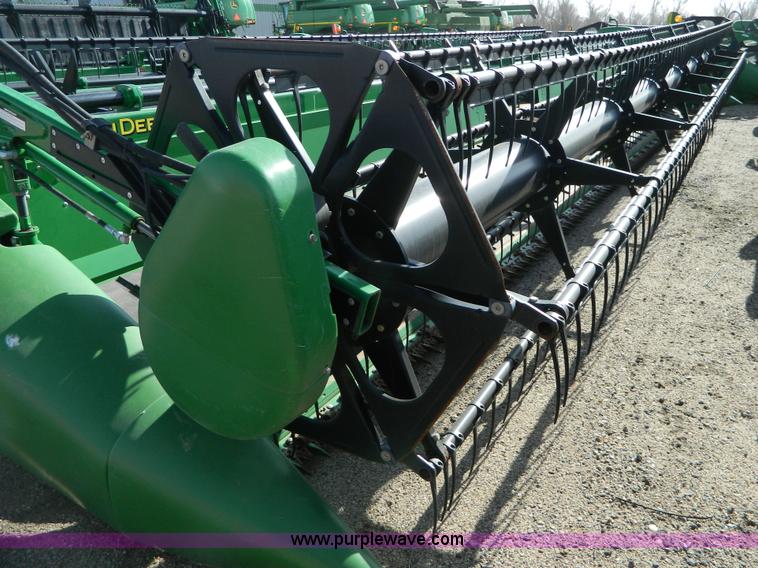 image for item D8889 2009 John Deere 635D draper header