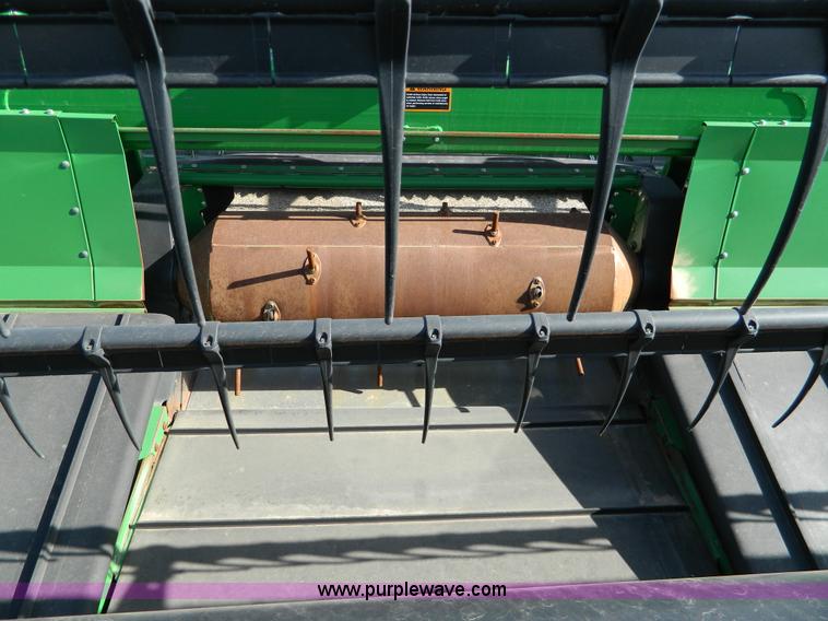 image for item D8889 2009 John Deere 635D draper header