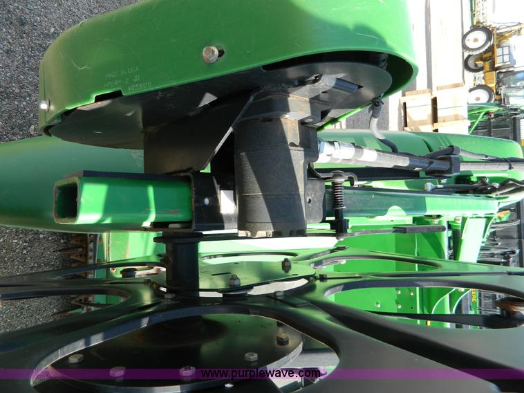 image for item D8889 2009 John Deere 635D draper header