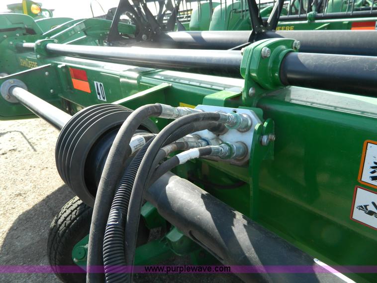 image for item D8889 2009 John Deere 635D draper header