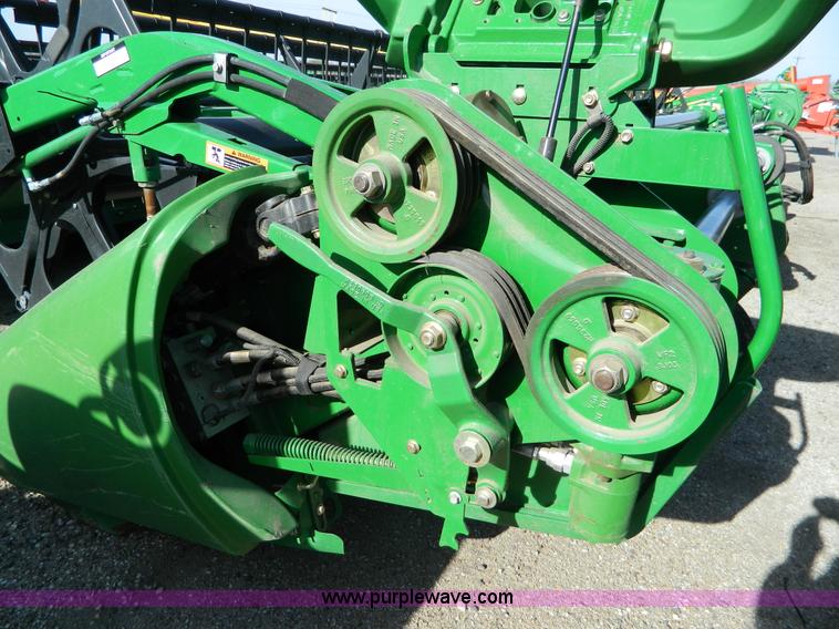 image for item D8889 2009 John Deere 635D draper header