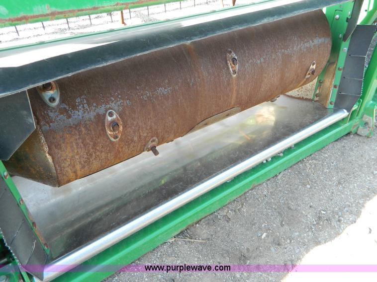 image for item D8889 2009 John Deere 635D draper header