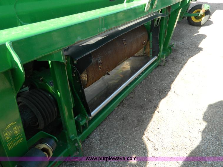 image for item D8889 2009 John Deere 635D draper header