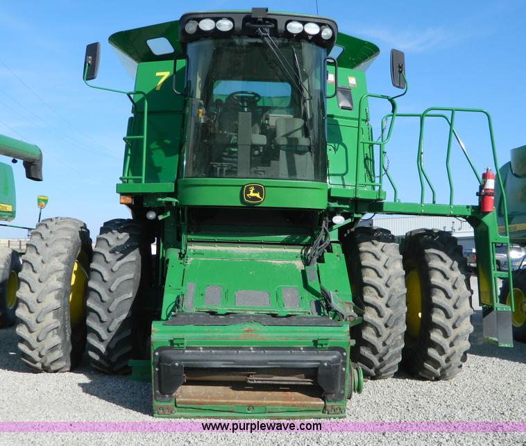 image for item D8892 2008 John Deere 9770 STS combine
