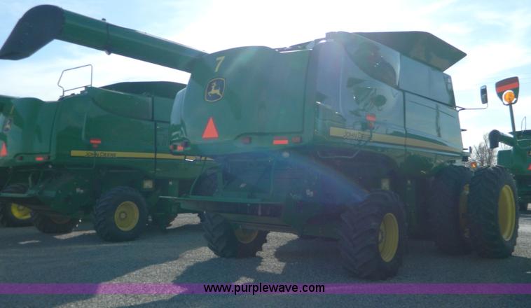 image for item D8892 2008 John Deere 9770 STS combine