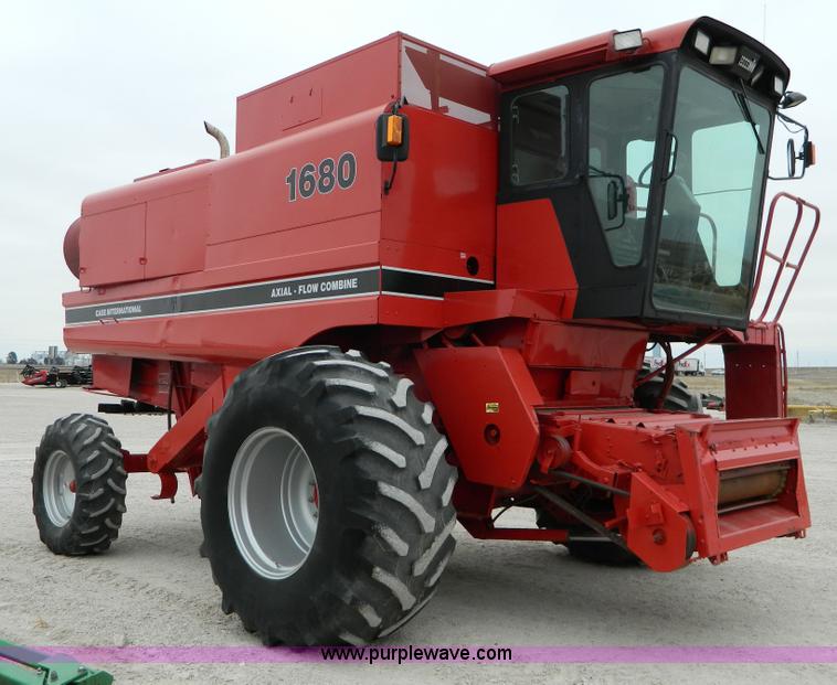 image for item D8893 1988 Case IH 1680 combine