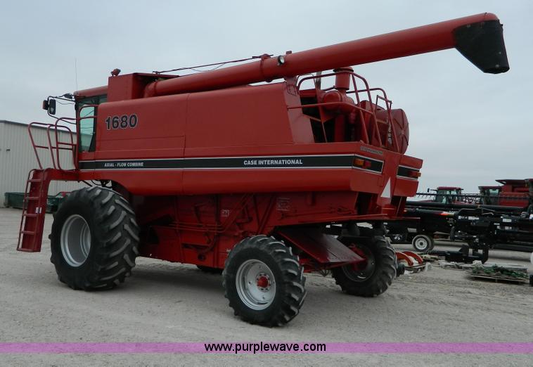 image for item D8893 1988 Case IH 1680 combine