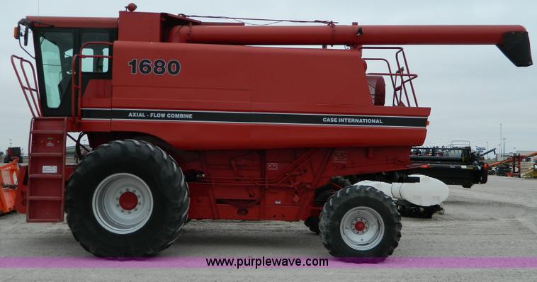 image for item D8893 1988 Case IH 1680 combine