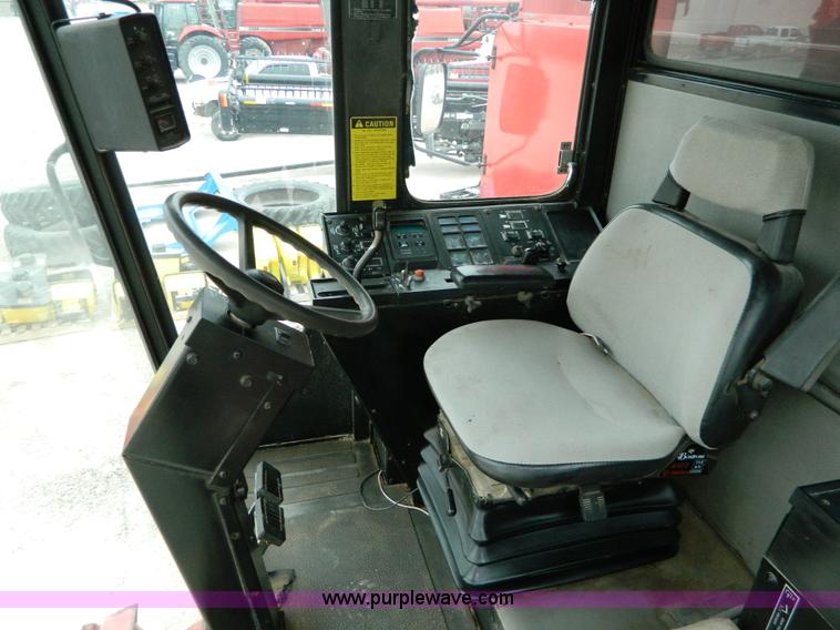 image for item D8893 1988 Case IH 1680 combine