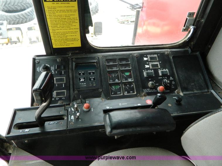 image for item D8893 1988 Case IH 1680 combine