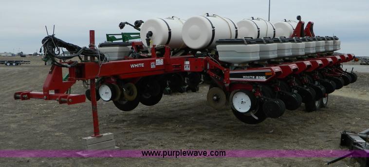 image for item D8894 1998 AGCO White 6186 16 row planter
