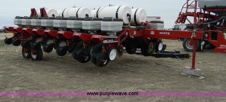 image for item D8894 1998 AGCO White 6186 16 row planter