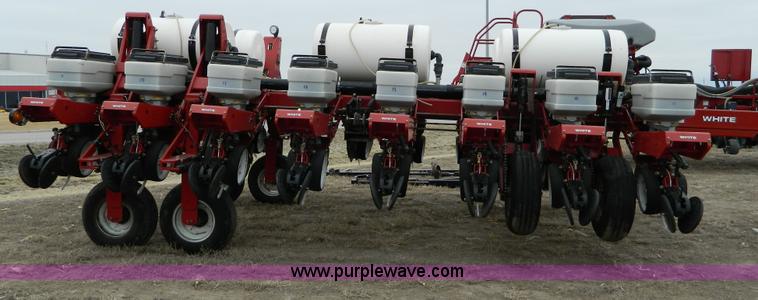 image for item D8894 1998 AGCO White 6186 16 row planter