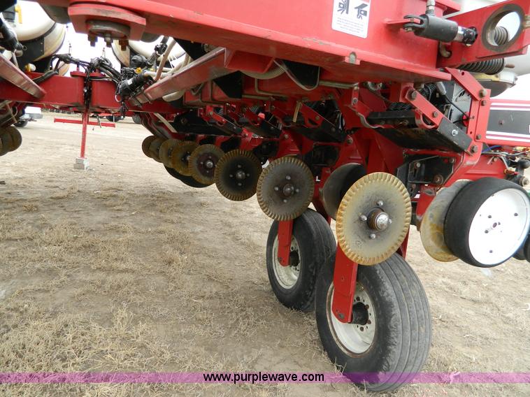 image for item D8894 1998 AGCO White 6186 16 row planter