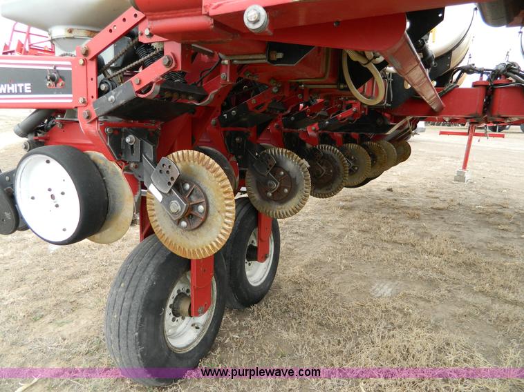 image for item D8894 1998 AGCO White 6186 16 row planter