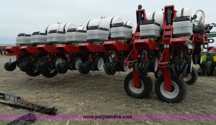 image for item D8894 1998 AGCO White 6186 16 row planter