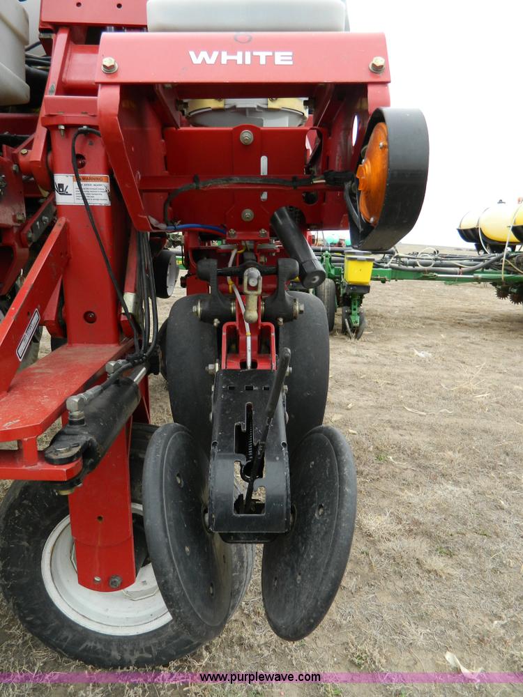 image for item D8894 1998 AGCO White 6186 16 row planter