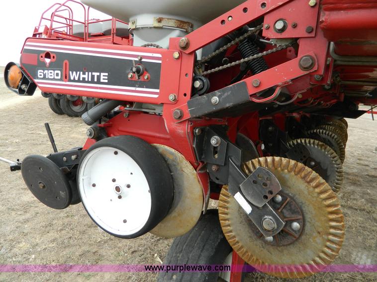 image for item D8894 1998 AGCO White 6186 16 row planter