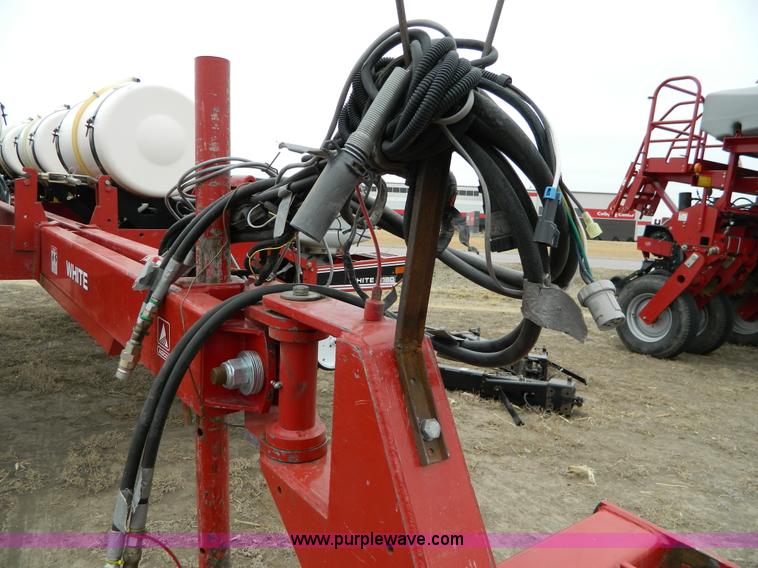 image for item D8894 1998 AGCO White 6186 16 row planter