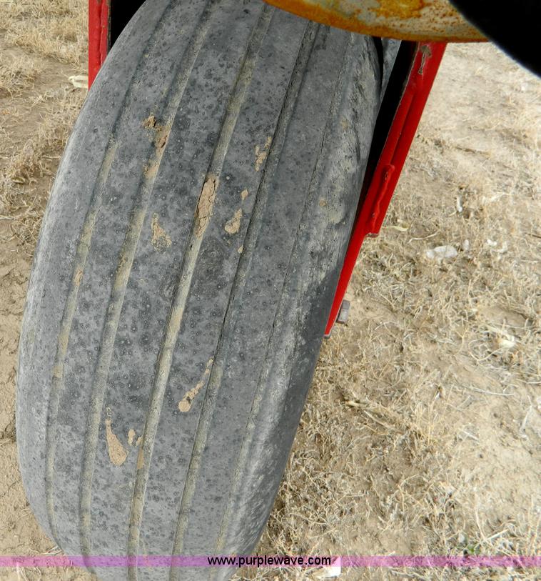 image for item D8894 1998 AGCO White 6186 16 row planter