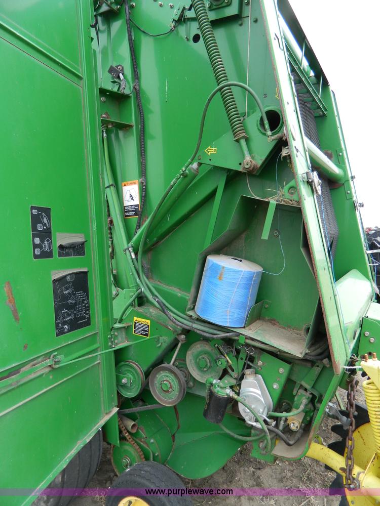 image for item D8895 1995 John Deere 535 round baler