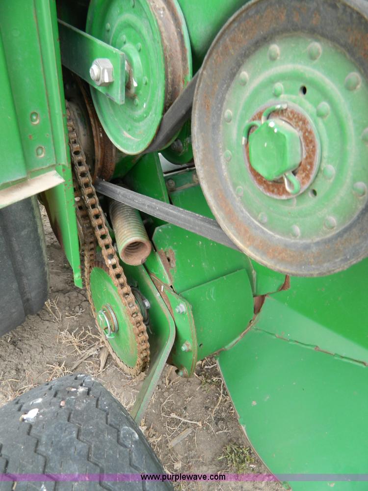 image for item D8895 1995 John Deere 535 round baler