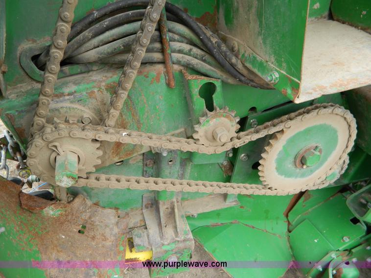 image for item D8895 1995 John Deere 535 round baler