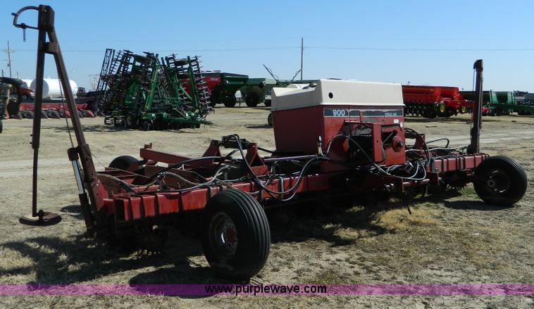 image for item D8899 Case IH 900 Cyclo Air 8 row planter