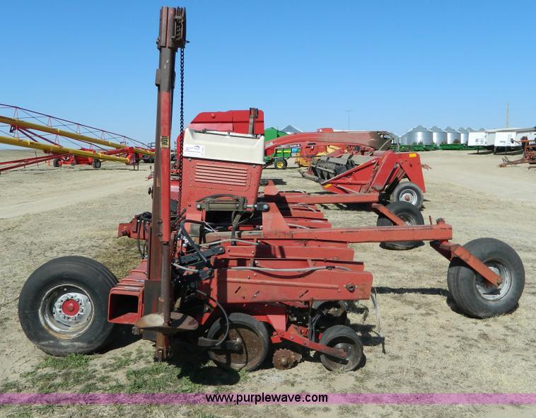 image for item D8899 Case IH 900 Cyclo Air 8 row planter