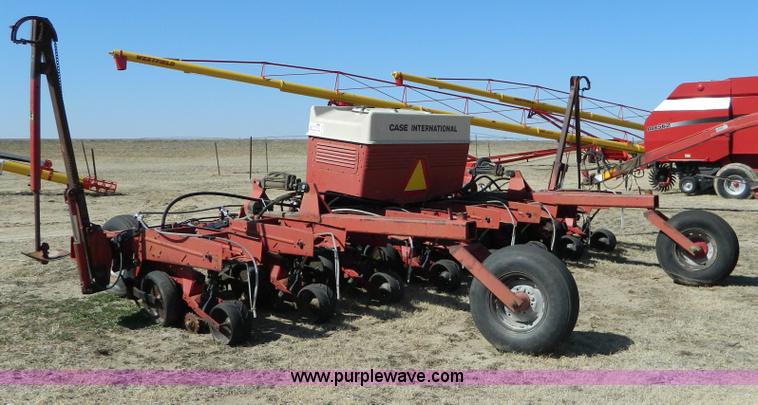 image for item D8899 Case IH 900 Cyclo Air 8 row planter