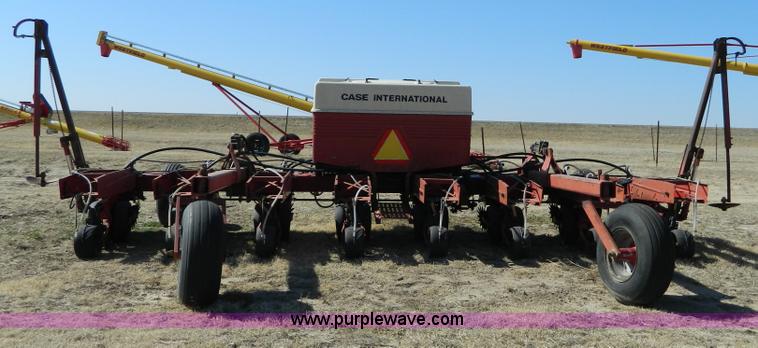 image for item D8899 Case IH 900 Cyclo Air 8 row planter