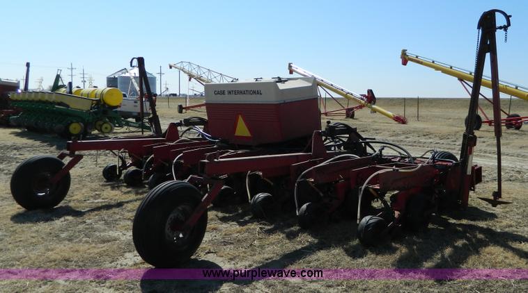 image for item D8899 Case IH 900 Cyclo Air 8 row planter