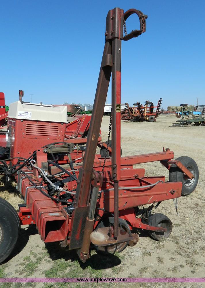image for item D8899 Case IH 900 Cyclo Air 8 row planter